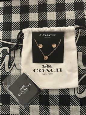 COACH❤️Rose Gold Floral Pendant Necklace with Matching Studs New